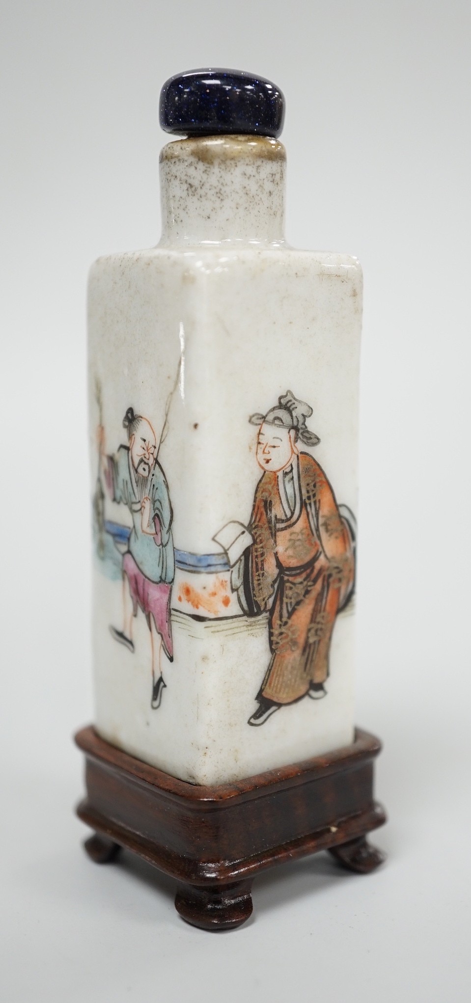 A Chinese square famille rose snuff bottle, Tongzhi mark, late 19th century, 6.4cm high
